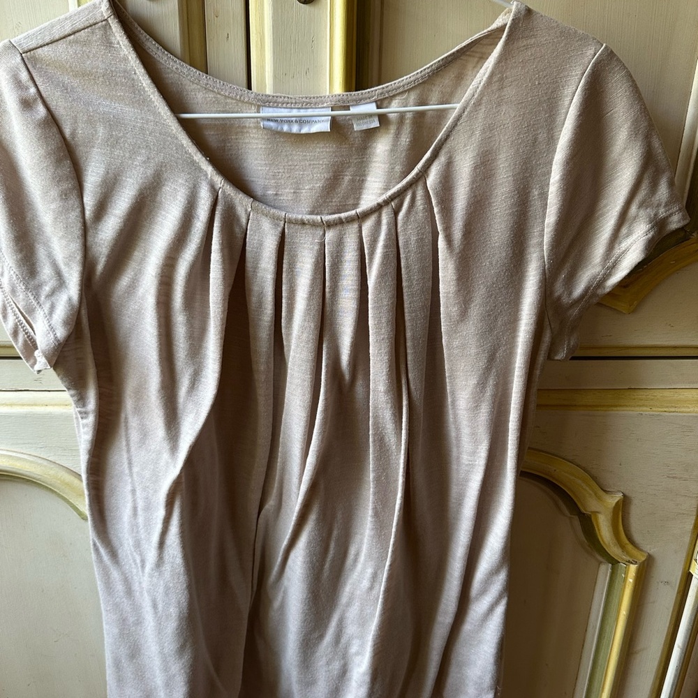 Cute top for work. New, no tags.